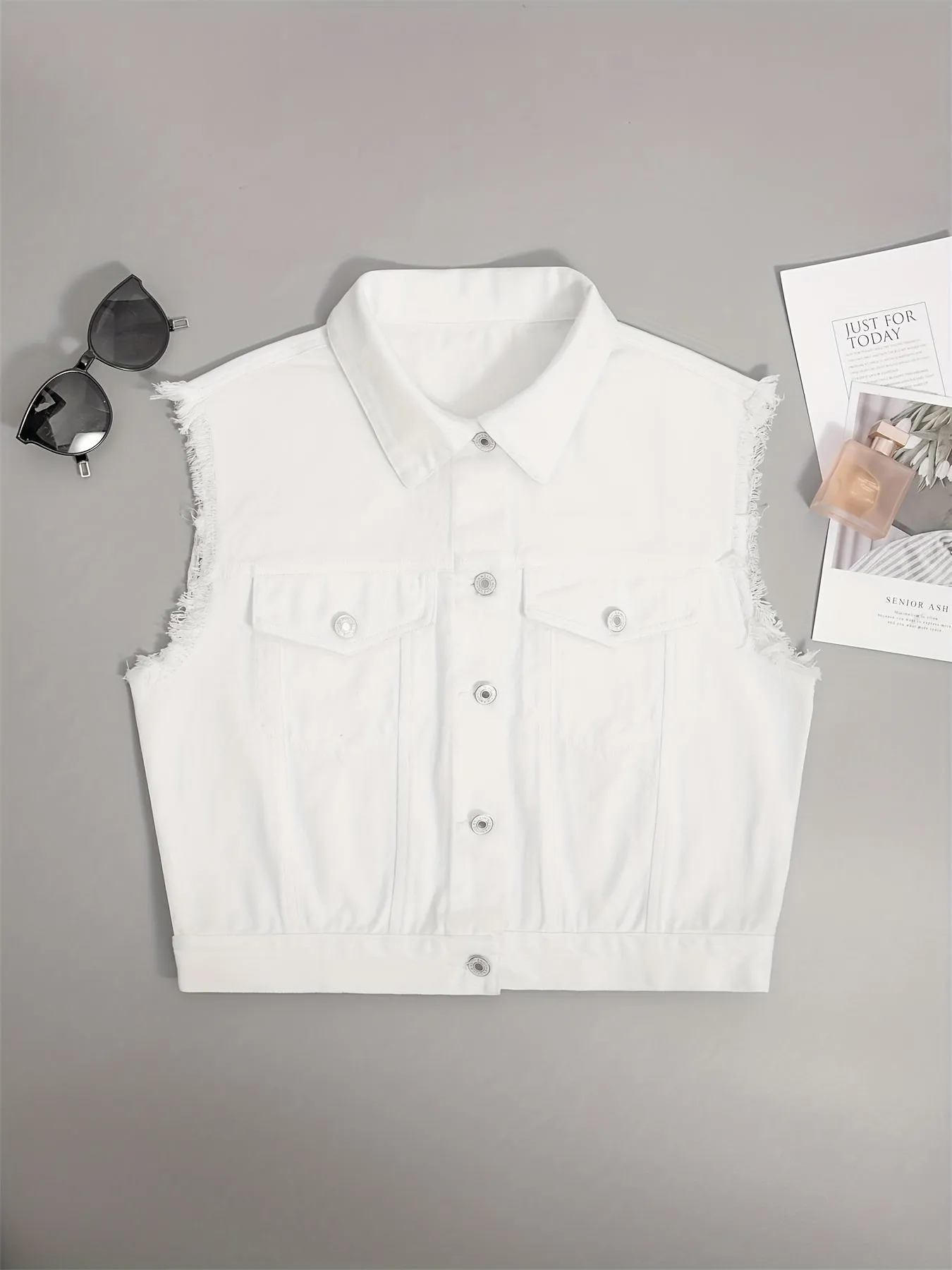 Ärmellose Jeansjacke mit Pattentaschen