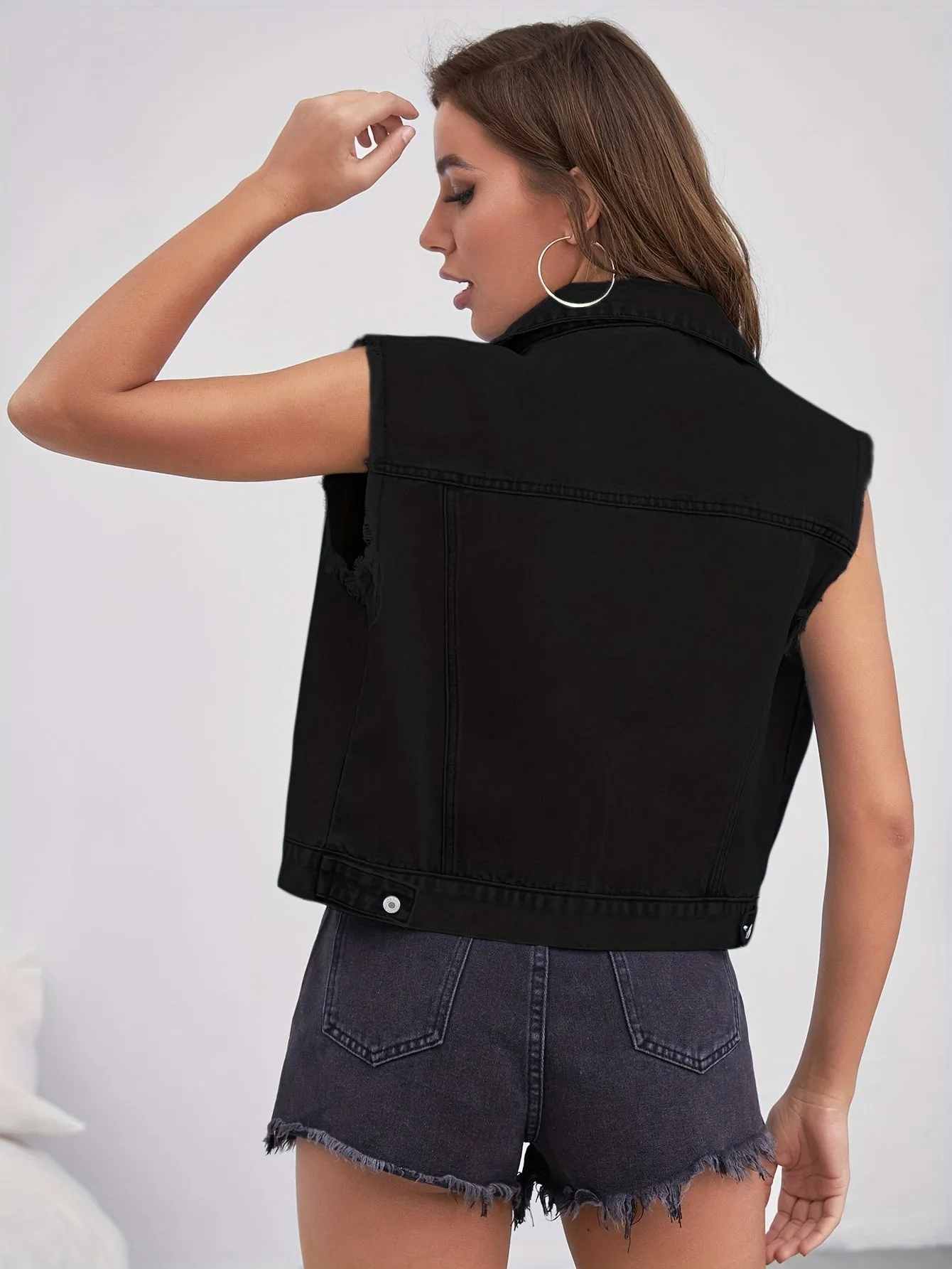Ärmellose Jeansjacke mit Pattentaschen